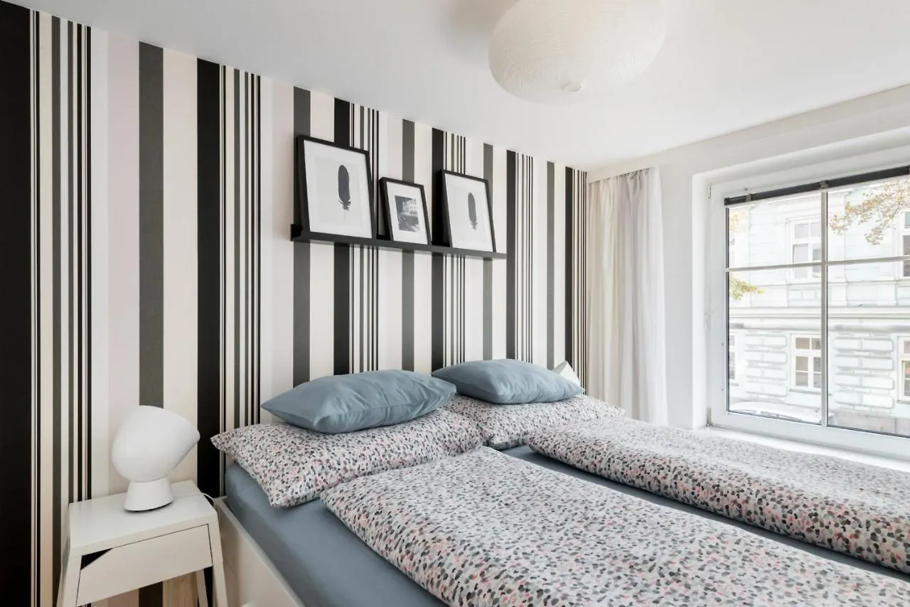 Appartement Your Cozy Home * 12 Min To City Center Wenen